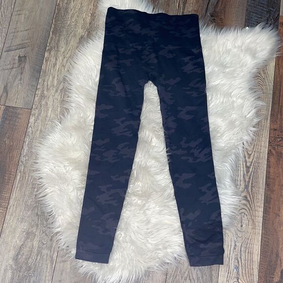 Spanx Seamless Camo Leggings - Picture 3 of 5